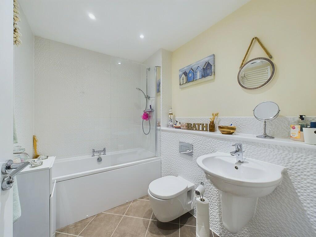 Family Bathroom 