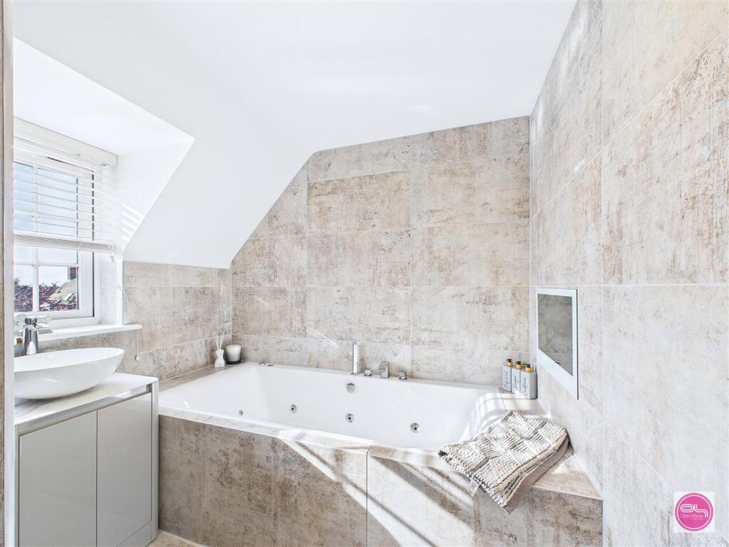 Cranfield Avenue, Church Gresley (30).jpg