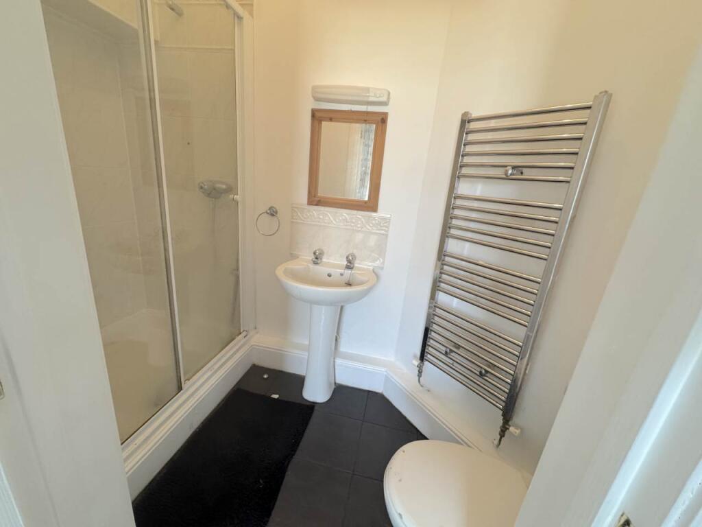 Bedroom1Ensuite