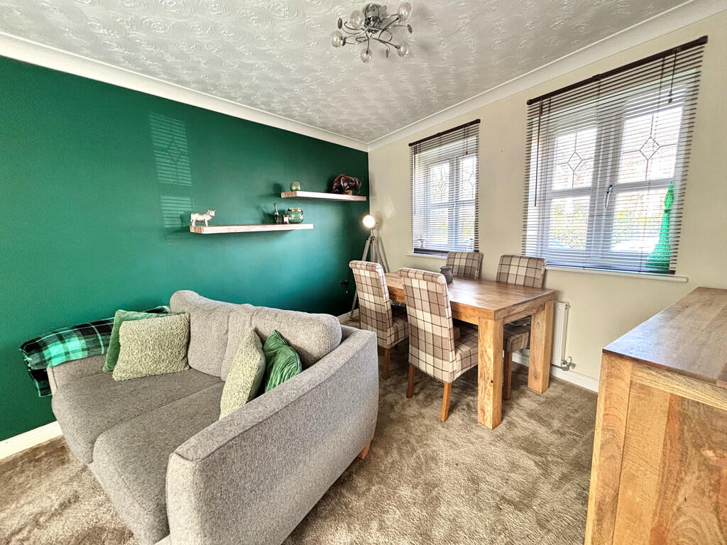 Lounge/Dining Are...