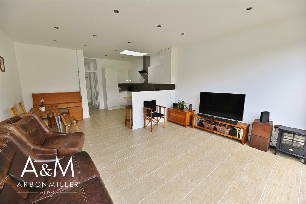 Open Plan Kitchen/Lounge