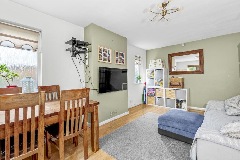 10 Rectory Avenue, HP13 6HW-3.jpg