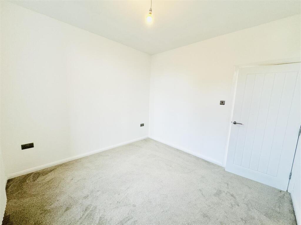 bedroom 2..jpg