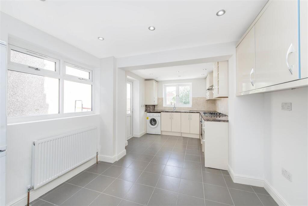 Kitchen / Dinning