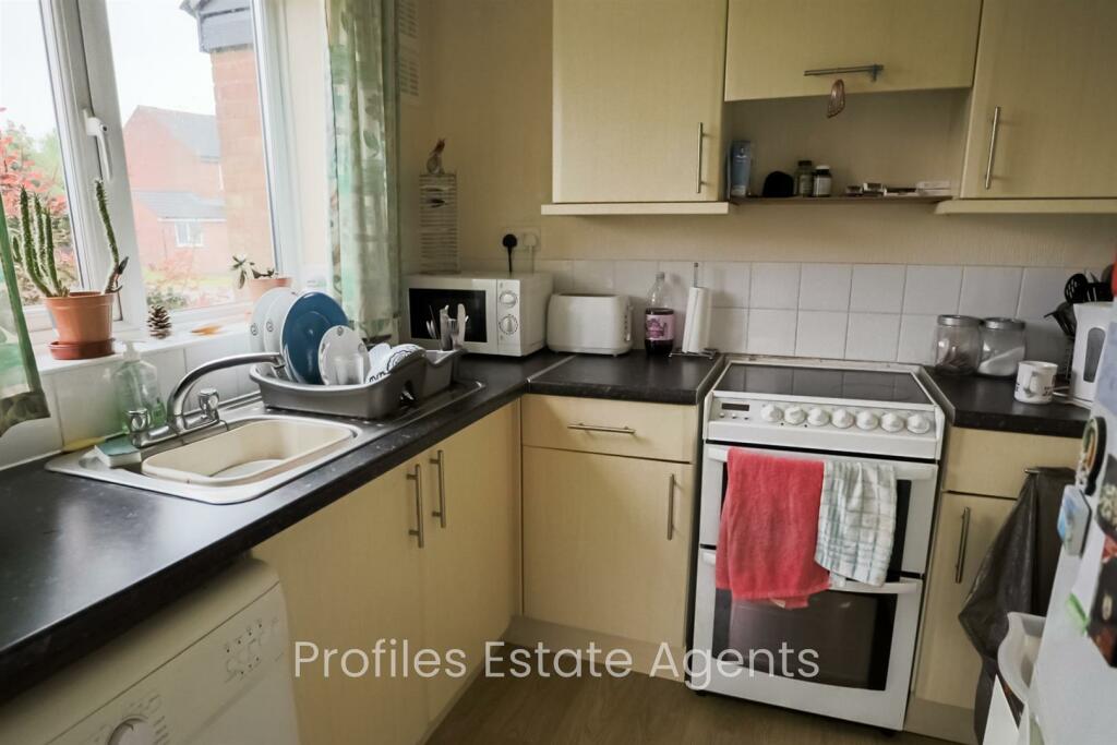 Kitchen (front).