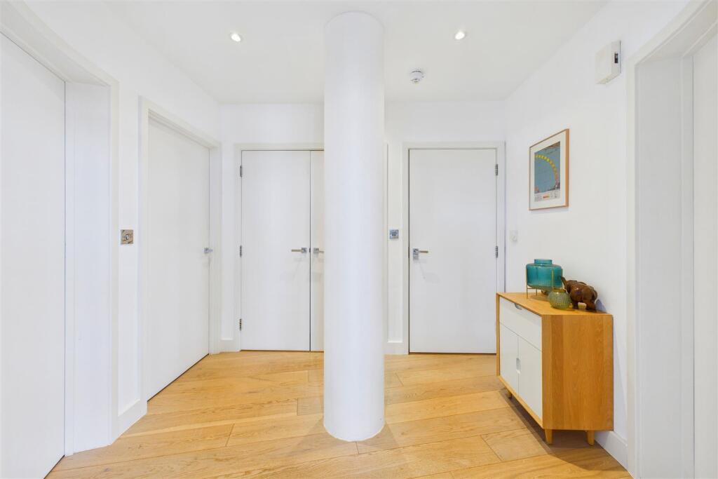 Bedroom Vestibule