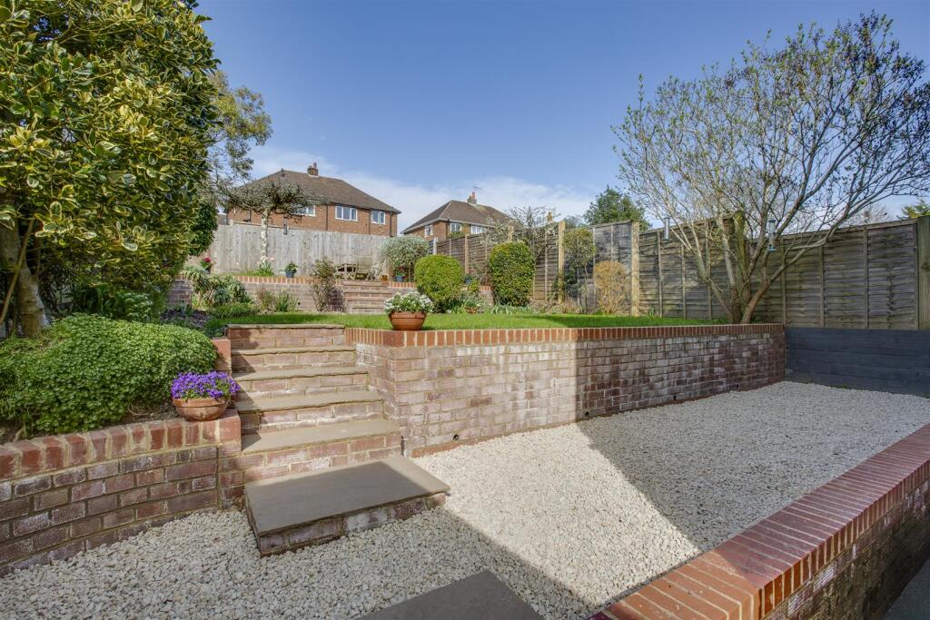7 Hunt Road, HP13 7RE-10.jpg