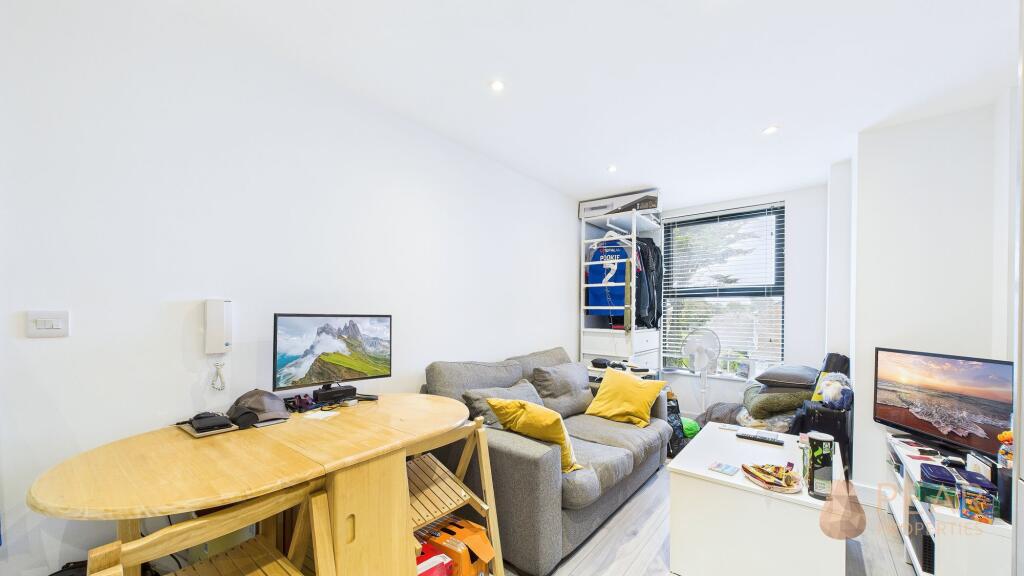 Open Plan Kitchen/Living Area