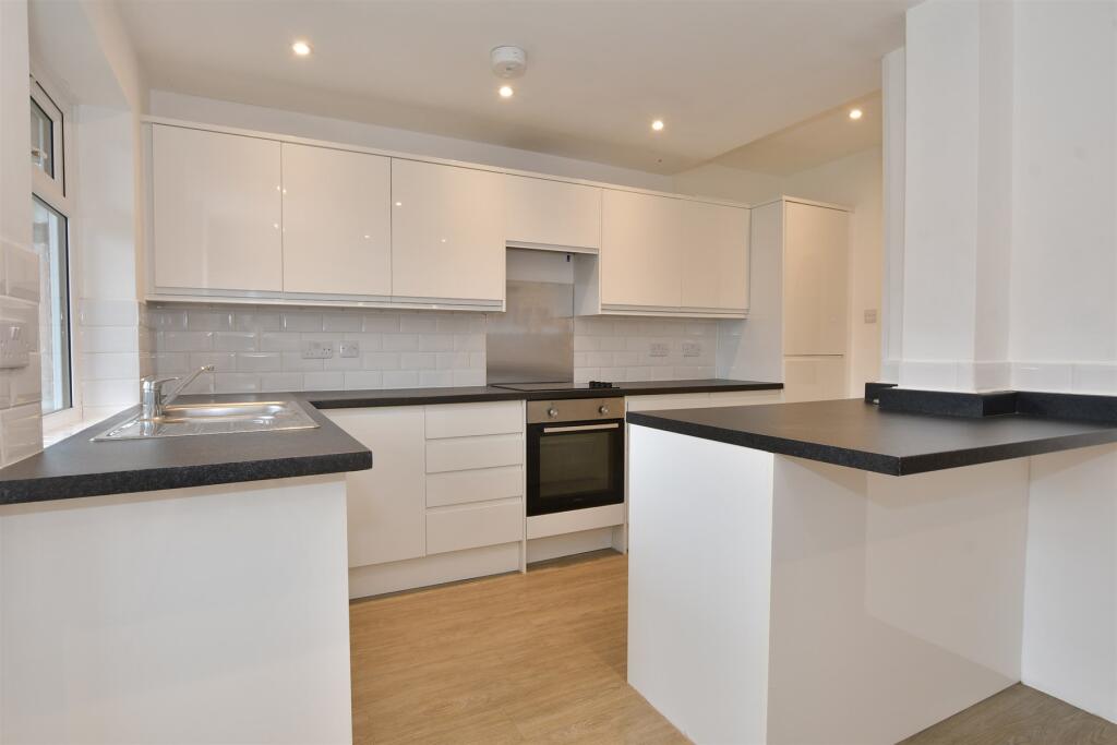 Kitchen/Breakfast Area