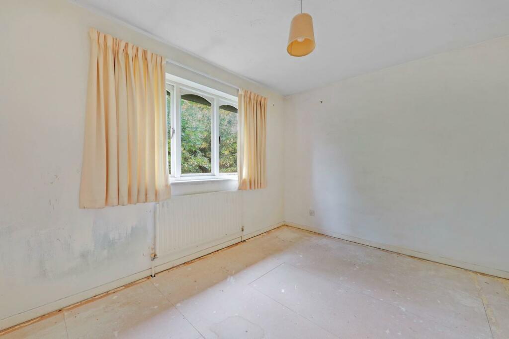 13-8903JHPropWorld - 20 Chelsfield Gardens - 37-me