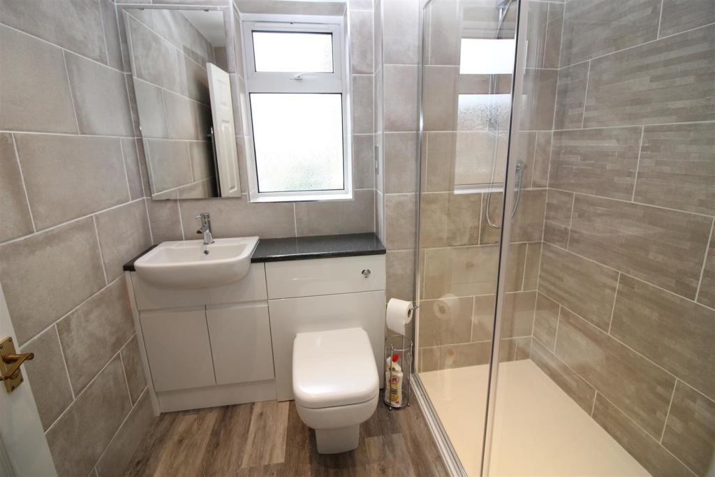 5 Chartview ensuite shower.JPG