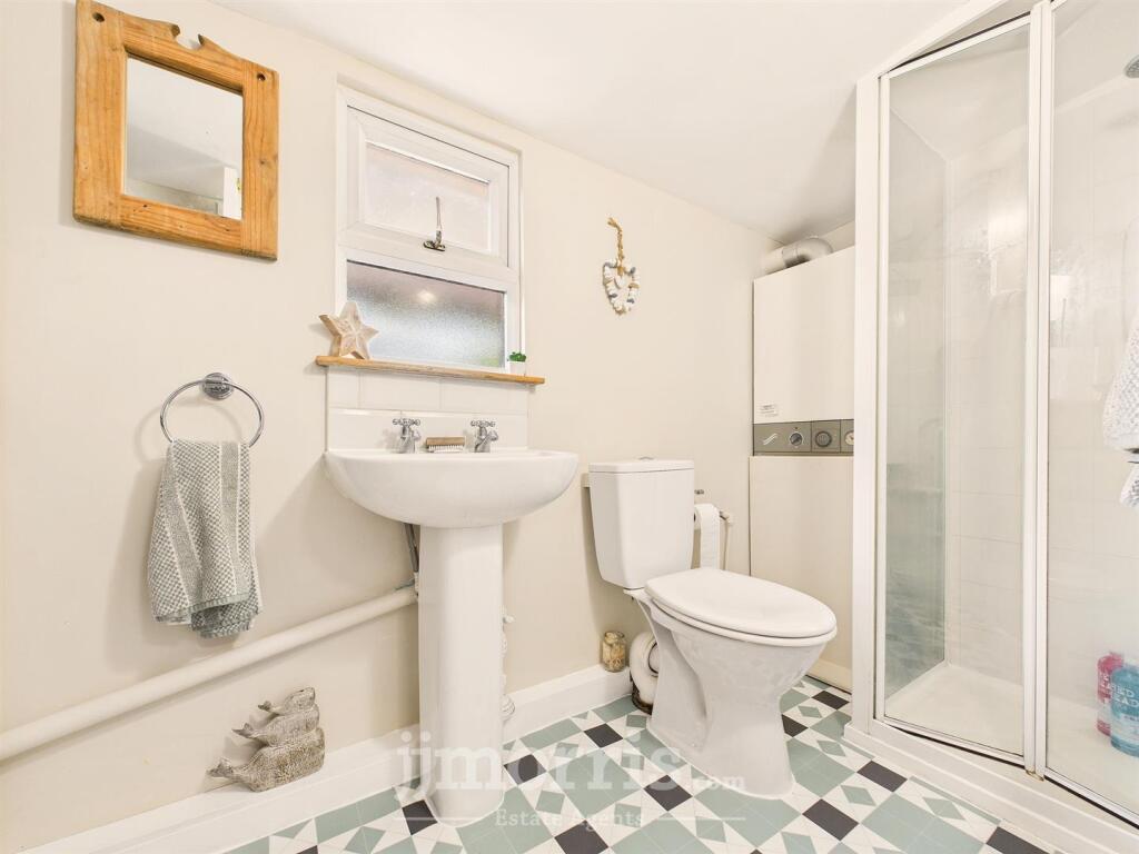 Utility/Shower Room