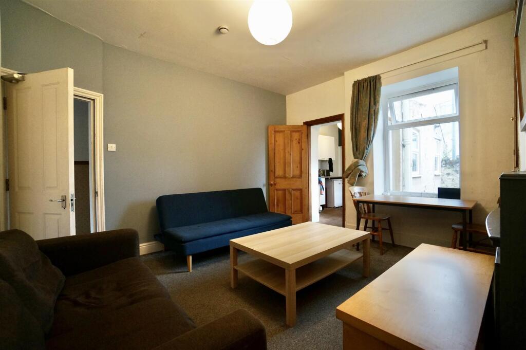 Lounge1.jpg