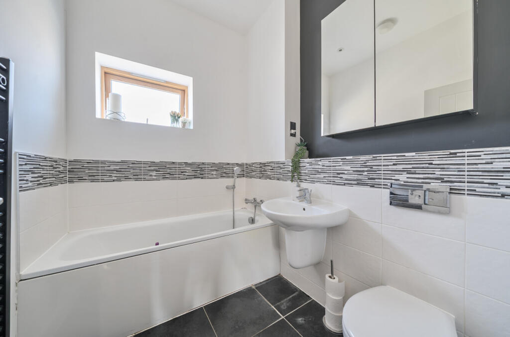 1319219-5-686f8ac...