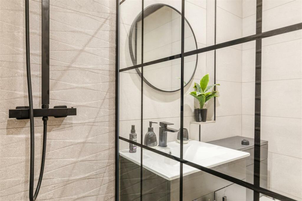 Embassy Court, Flat 3-37.JPG