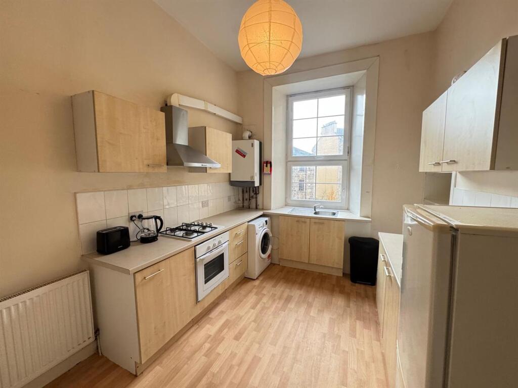 Kitchen 2.jpg
