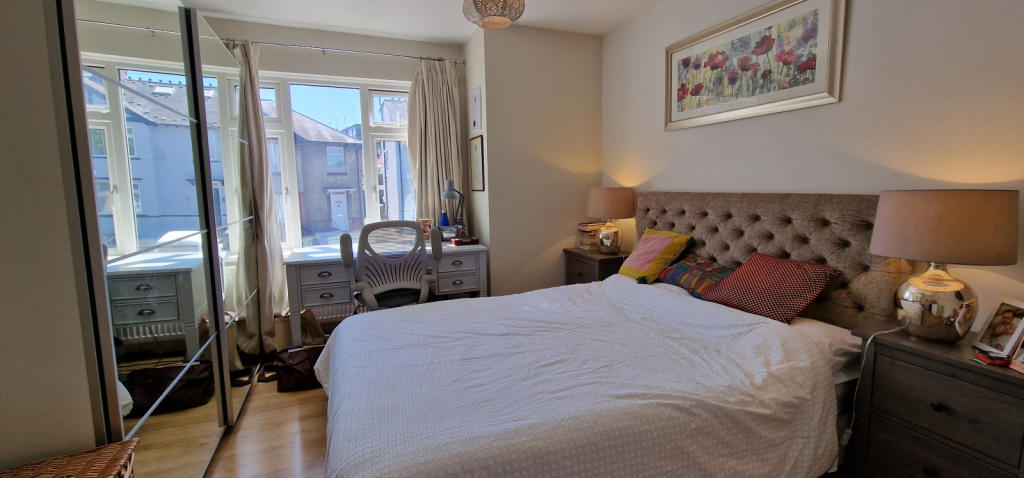 FRONT BEDROOM