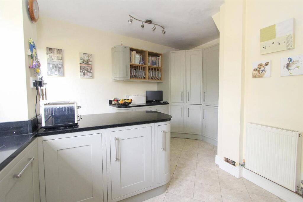 8665ihUoKEGKfYUiLYiWZA (1).jpg