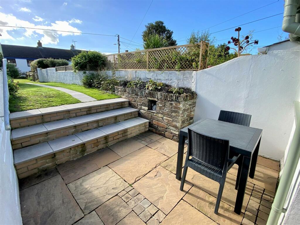 Sparrow Cottage Front Patio