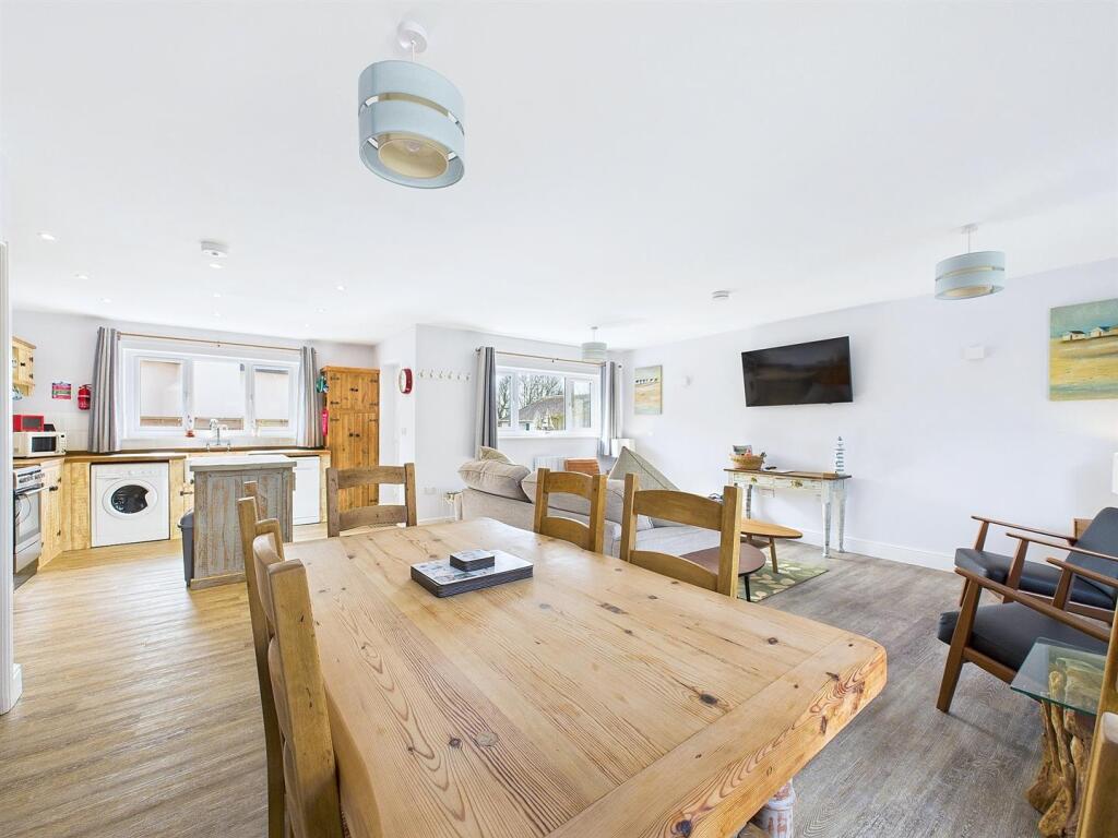Open Plan Kitching/Living/Dining Area