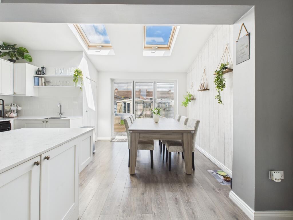 CAM05192G0-PR0105-STILL009