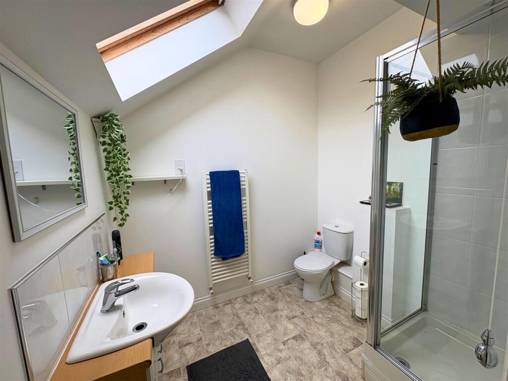 Ensuite 2a (edit).jpg