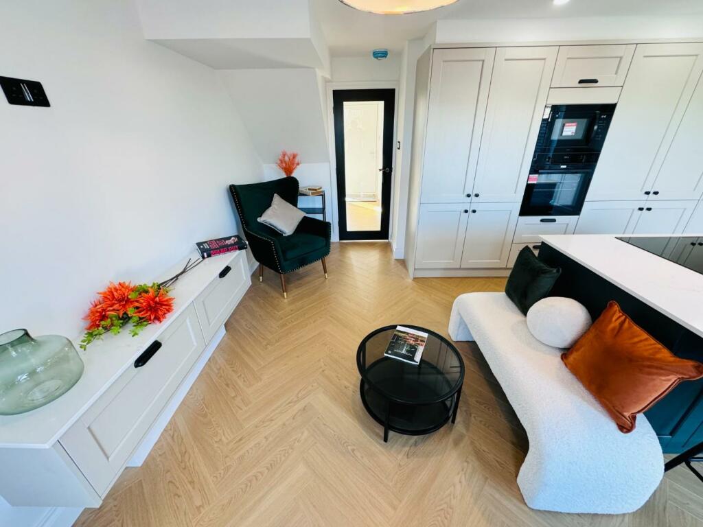 SITTING AREA