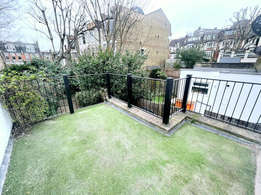 Photo 10