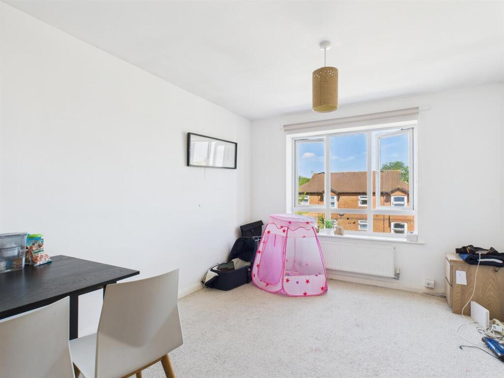 Living/Dining Area