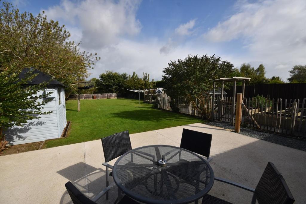 Garden - terrace &amp; lawn.JPG