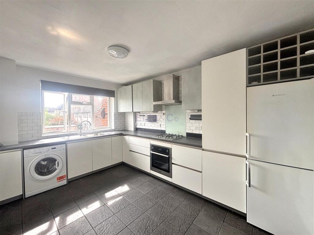 Kitchen/Breakfast Area