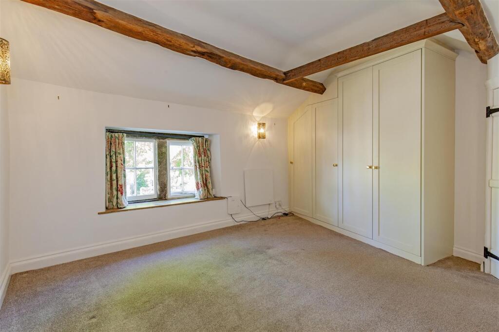 Bedroom 1-2.jpg