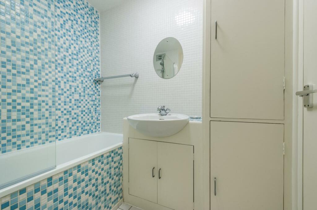 bathroom (1).jpg