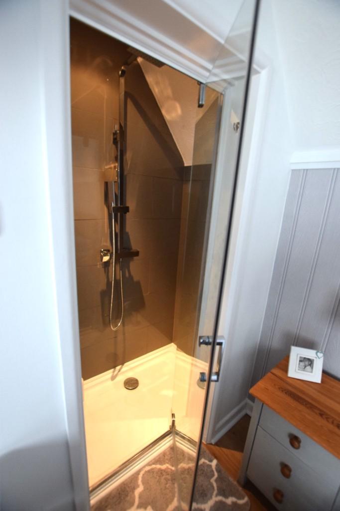 Shower (Master)