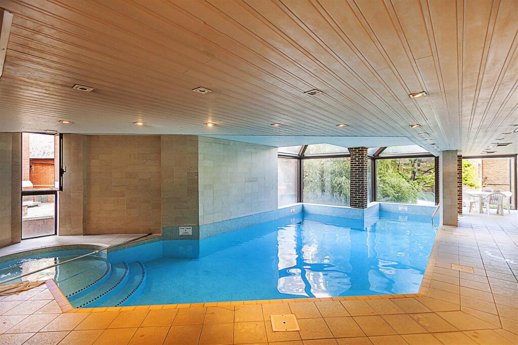 Kensington West  Swimming Pool.pg