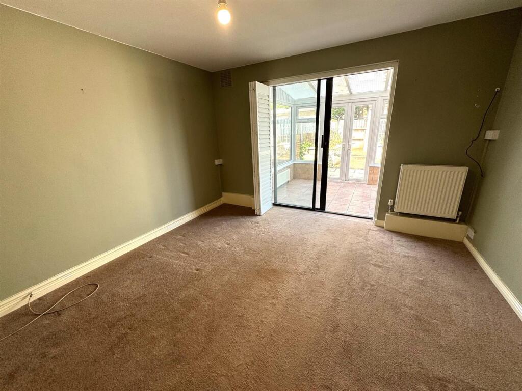 LIVING ROOM.jpg