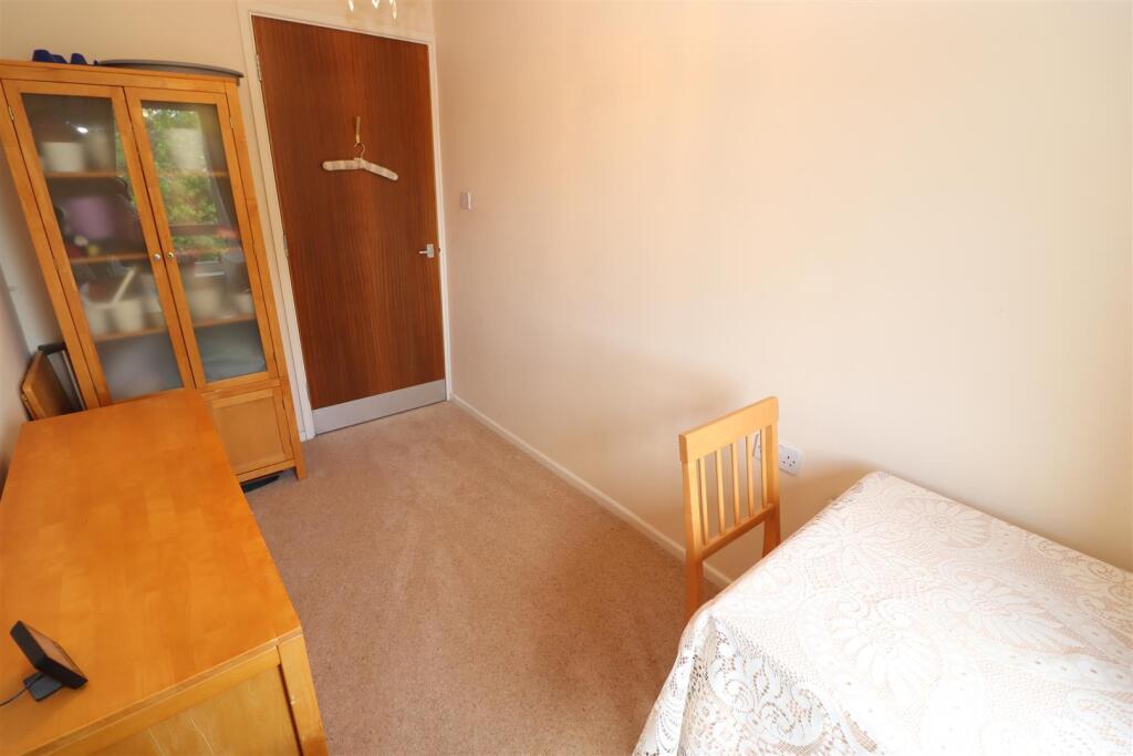 Bedroom 2 / Dining Room