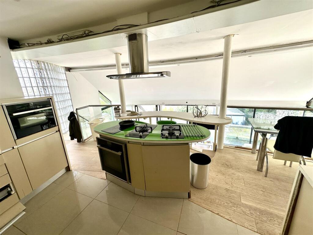 GALLERIED KITCHEN