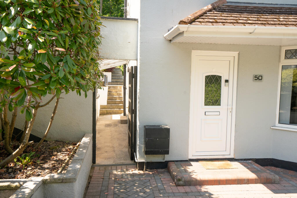 50MOORGROVE-FRONT_2