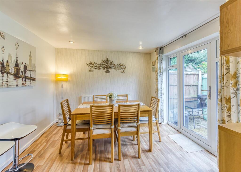 8 Barrington Close-16.jpg