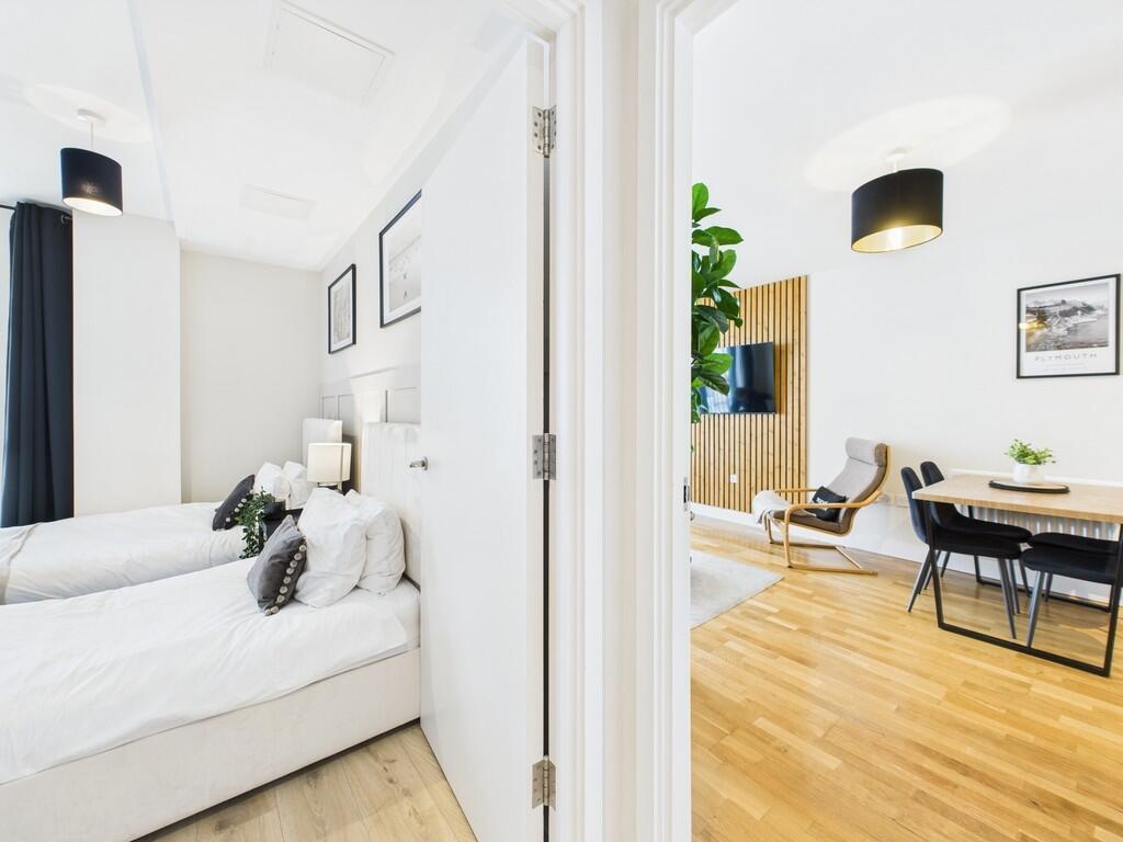 CAM03974G0-PR0112...