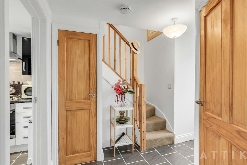 102 Dukes Drive Halesworth IP19 8DR (4).jpg