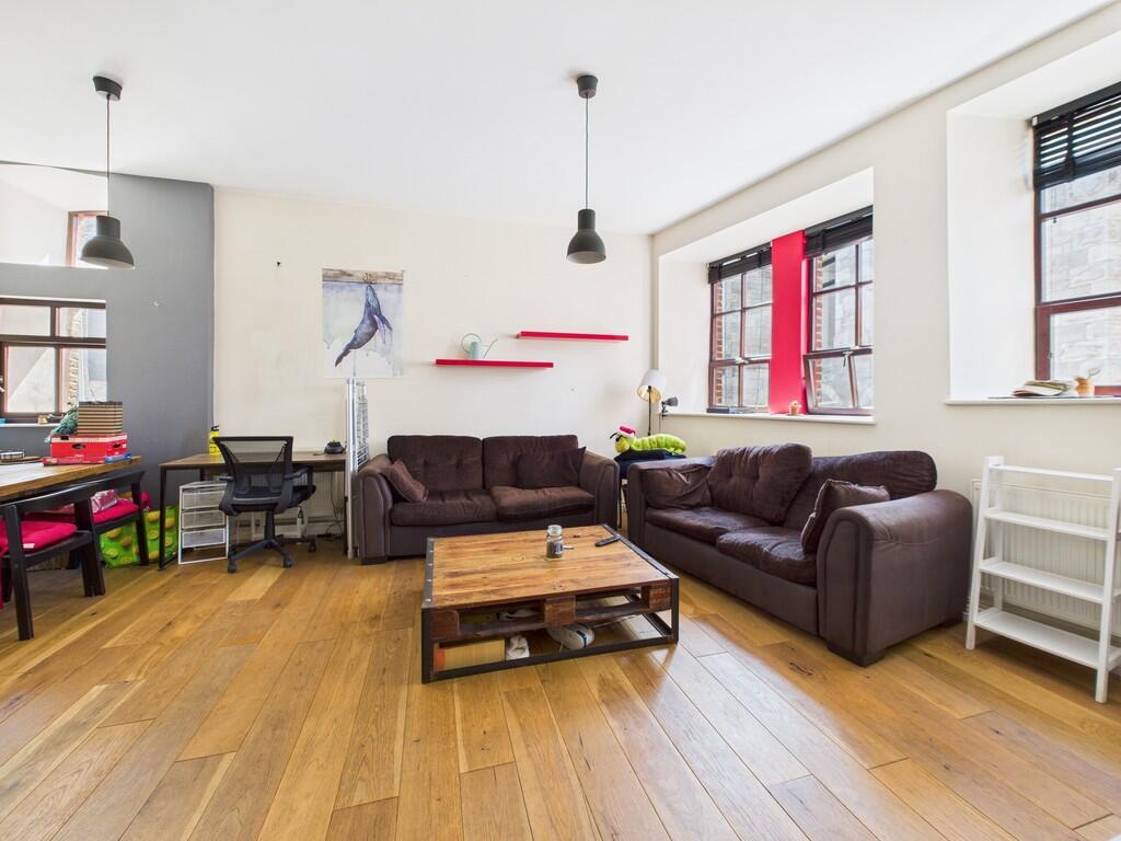 CAM03974G0-PR0198...