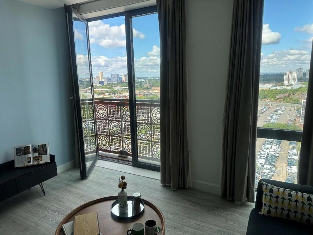 216452 SH1009 SH1009 IMG 05 0000