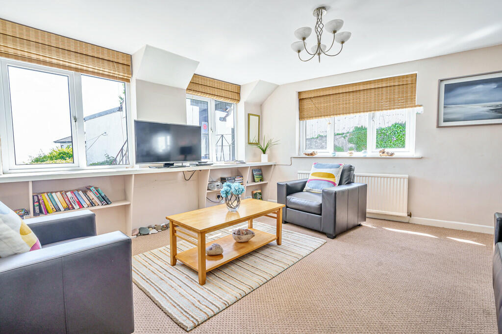 Studio Flat - Liv...