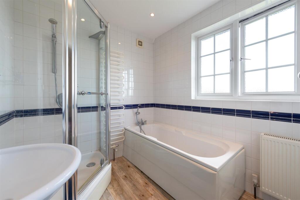 Queen Elizabrth Dr 16.jpg