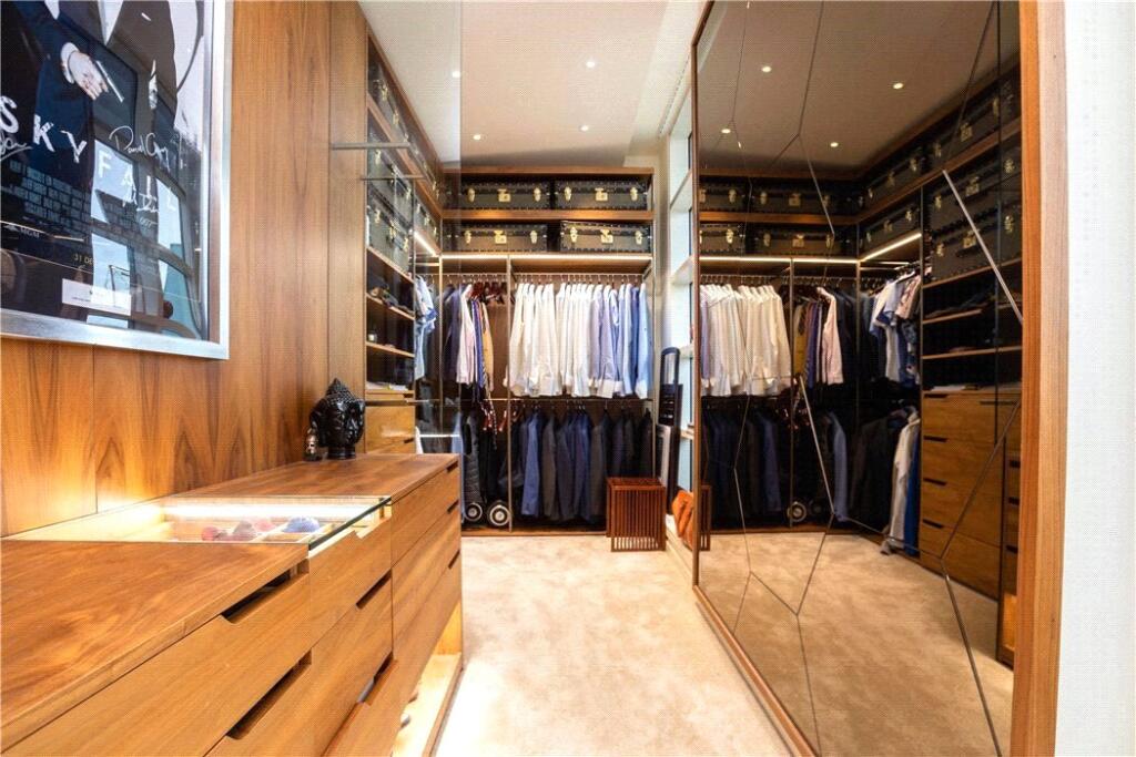 Walk In Wardrobe