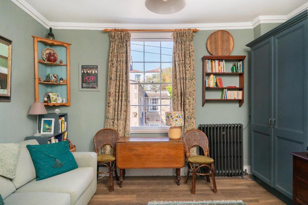 1S2PKN - Bedroom A.jpg