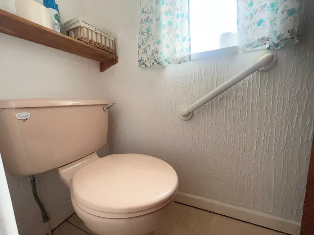 Toilet.jpg