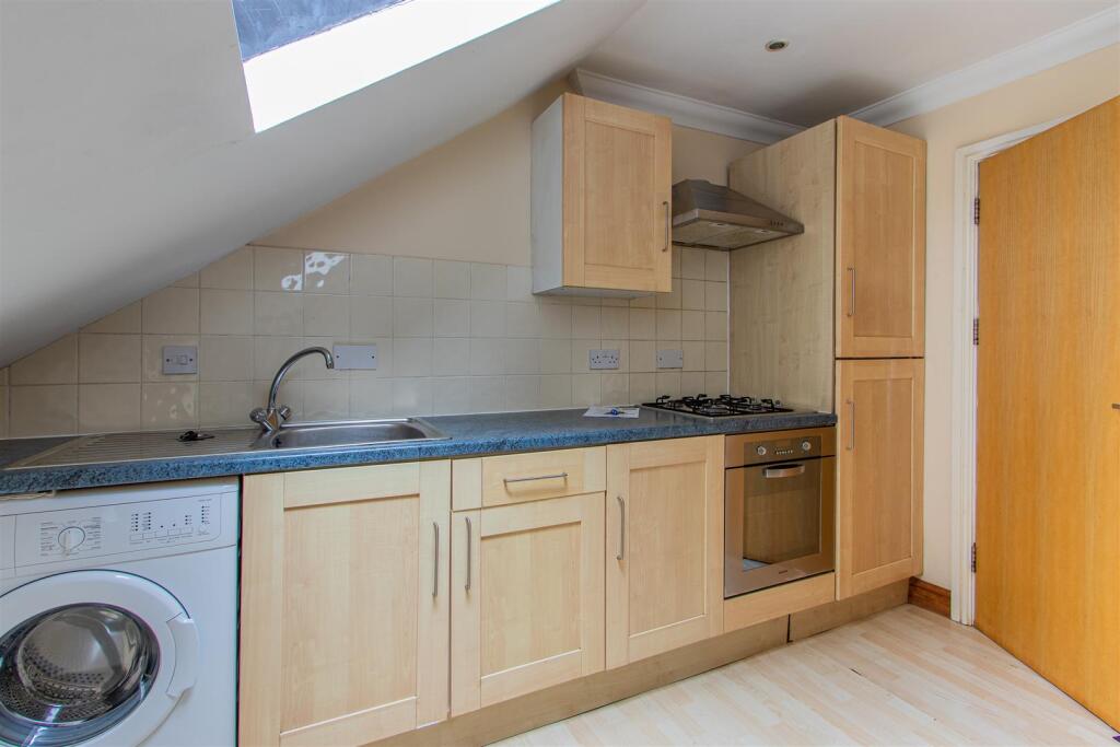 Connaught Road 86, 6-5.jpg